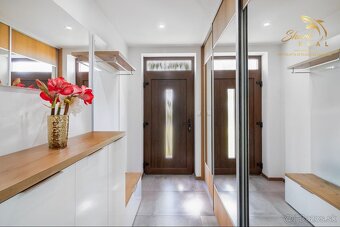 Rodinný dom s bazénom na predaj - 2