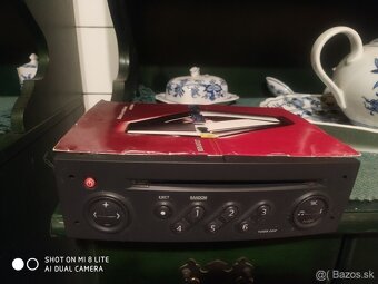 Auto radio Renault s CD plus knizka + kod - 2