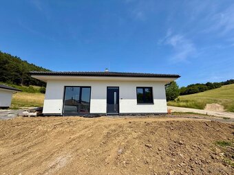 NOVOSTAVBA 4-IZBOVÉHO BUNGALOVU OBKLOPENÝ PRÍRODOU - 2