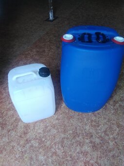 Plastové sudy 200l, bandasky 50l a 20l na vodu - 2