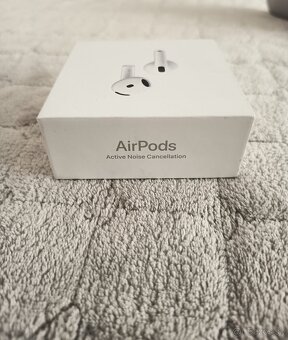 Predám Apple AirPods ( 4gen.) s aktívnym potláčaním hluku. - 2