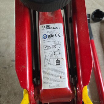 Predám hydraulický zdvihák 2T - 2