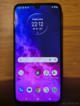 Motorola One Zoom - 2