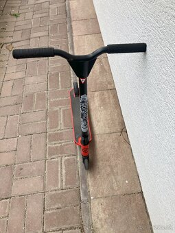 Predám detskú freestyle kolobežku OXELO červená - 2