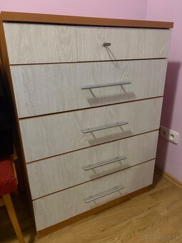 Stredné veľká komoda - 2