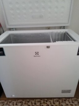 Truhlicová mraznička Electrolux - 2