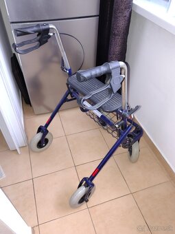 Chodítko pre seniorov a WC stolička - 2