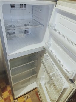 Predám chladničku Sharp 150 - 2