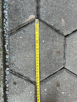 Šesťuholníková dlažba - exteriér - 2