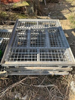 Plastové bedničky+kovová paleta+dekel - 2