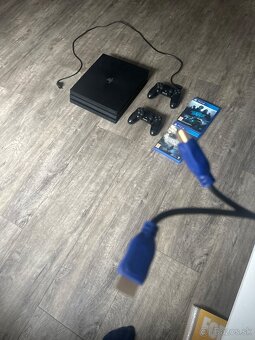 Predám ps4 Pro a dve hry combo - 2