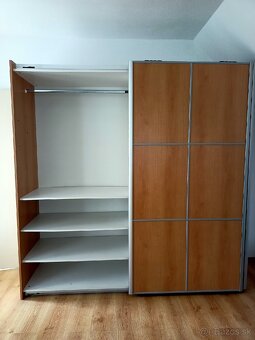 Šatníková skriňa s posuvnými dverami - 2