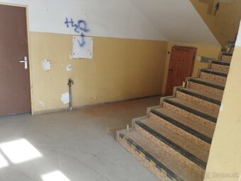 Parkovanie motorka - garažové statie areál Zvolen - 2