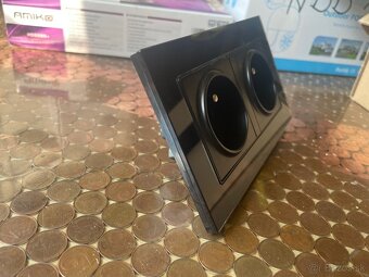 Zásuvka dvojitá sklenená čierna - 2