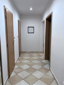 PRENÁJOM 2-izbového moderného bytu vo Vlčkovciach - 2