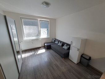 PREDAJ komplet prerobená garsónka v meste Nové Zámky. - 2