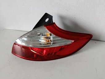 svetlo PZ megane3 HB 60€ - 2