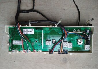 Rozpredám práčku Whirlpool AWG - 2