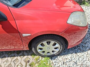 Predam spolujazdcov blatník na Renault Thália 1.2 55kw 2011 - 2