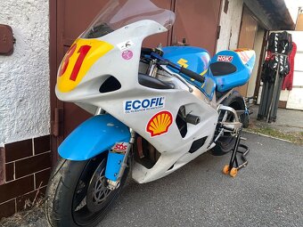 Suzuki GSXR 750 k2 okruhovka - 2