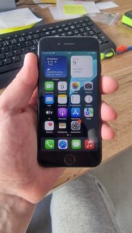 iphone se2020 64 gb čierny - 2