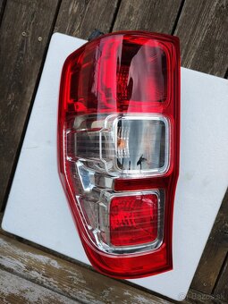 zadné svetlá Ford Ranger - 2