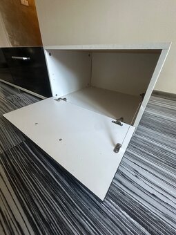 Skrinka pod televízor - 2