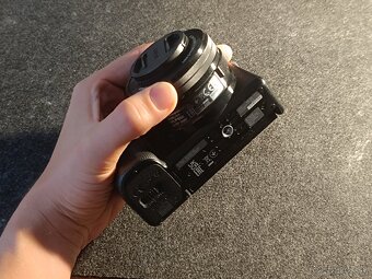 Sony ZV-E10 + 16–50mm kit objektív - 2