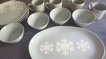Nové - Šedé taniere s bielymi vločkami. - 2