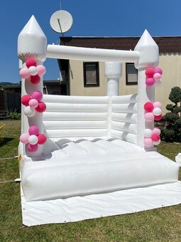 Skakací hrad biely & Bubble House -PRENÁJOM - 2