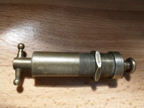 Ručná olejová pumpa určená na presné dávkovanie maziva - 2