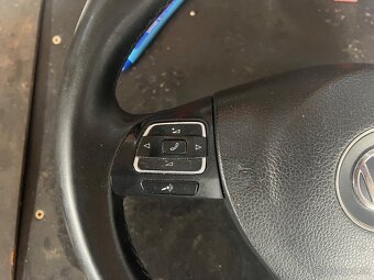 Predám multifunkčný volant do VW Golf 6 - 2