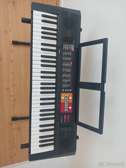 Klavesy Yamaha - 2