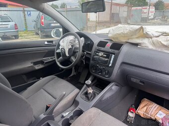 VW GOLF 5 na náhradné diely ND - 2