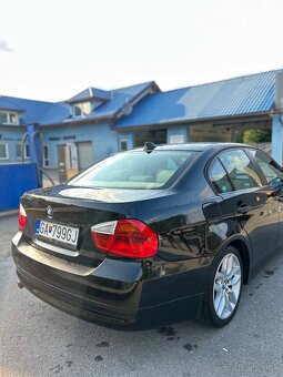 BMW E90 320i (2005) - 2