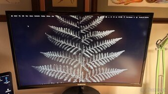 24" Samsung zakrivený monitor - 2