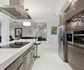 2319 NA PREDAJ LUXUSNÝ, SLNEČNÝ RODINNÝ DOM S BAZÉNOM - 2