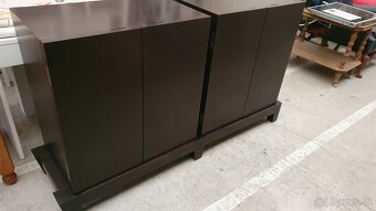 Komody 2 ks na drevenom podstavci - 2