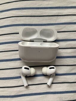Apple AirPods Pro 1 - 2
