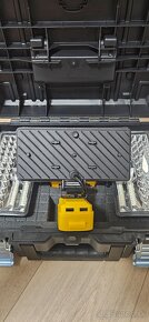 Led svetlo na batérie Dewalt (bez kufríka) - 2