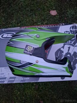 Detská prilba a čižmy - 2