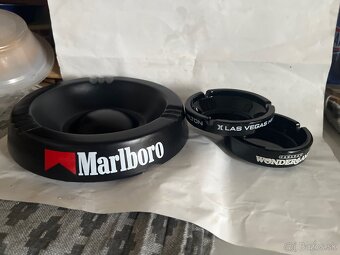 Popolníky 3 kusy cena spolu14€ - 2