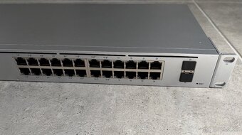 Switch Unifi 24 PoE - 2