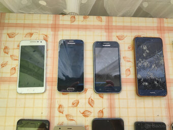 Mobily na díly - 2
