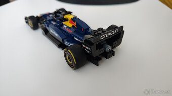 Red Bull RB19 stavebnice F1 - 2
