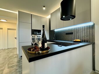 Luxusný 3-izbový apartmán pri Vinnom jazere | Erik Bednár - 2