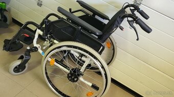 invalidny vozík 39cm pridavne brzdy pre asistenta AL - 2