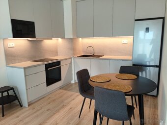 2-izbový byt s balkónom, zariadený Pop, Slnečnice Bratislava - 2