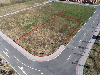Stavebný pozemok 672m2, všetky IS, asfaltová cesta - 2