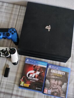 Playstation 4 PRO 1000gb 4k 2x ovladač + hry - 2